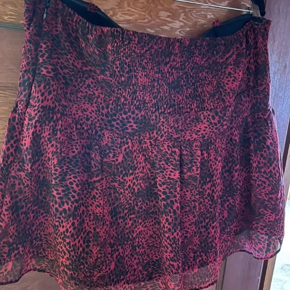 Lane Bryant Tube Top. Red/Black Strapless. Stretchy at the top. Size 20 - Picture 2 of 4